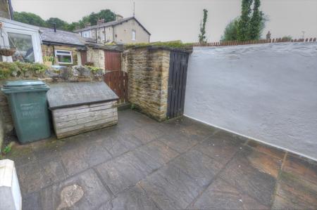 2 bedroom Terraced House to let in Park Lane Terrace, Carleton, BD23