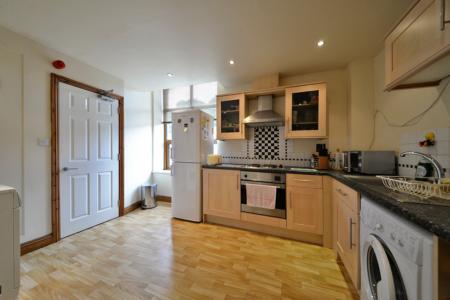 2 bedroom Flat to let in Keighley Road, Lidget, Oakworth, BD22