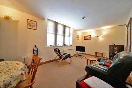 2 bedroom Flat to let in Keighley Road, Lidget, Oakworth, BD22