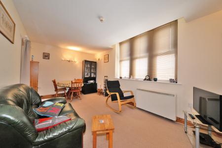 2 bedroom Flat to let in Keighley Road, Lidget, Oakworth, BD22