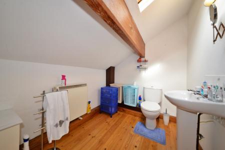 2 bedroom Flat to let in Keighley Road, Lidget, Oakworth, BD22