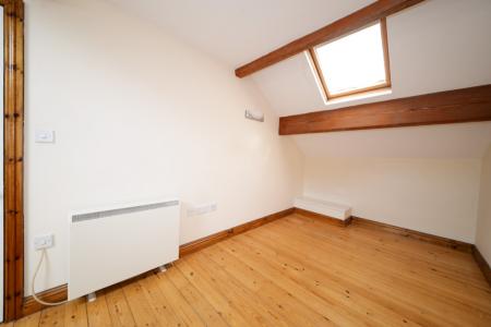 2 bedroom Flat to let in Keighley Road, Lidget, Oakworth, BD22