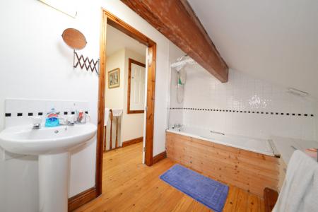 2 bedroom Flat to let in Keighley Road, Lidget, Oakworth, BD22