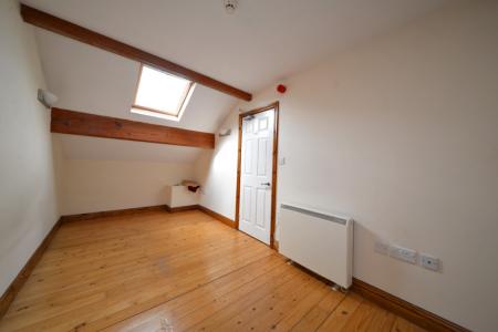 2 bedroom Flat to let in Keighley Road, Lidget, Oakworth, BD22