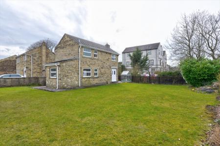 3 bedroom Detached house to let in Piece Fields, Skipton, BD23