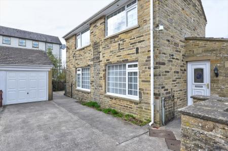 3 bedroom Detached house to let in Piece Fields, Skipton, BD23