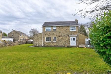 3 bedroom Detached house to let in Piece Fields, Skipton, BD23