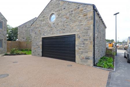4 bedroom Detached house to let in Higher Raikes Drive, Skipton, BD23