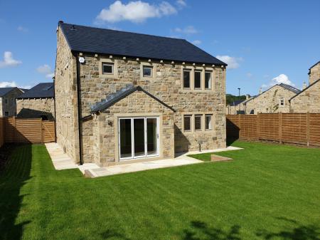 4 bedroom Detached house to let in Higher Raikes Drive, Skipton, BD23