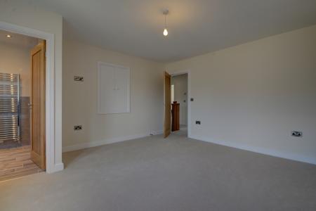 4 bedroom Detached house to let in Higher Raikes Drive, Skipton, BD23