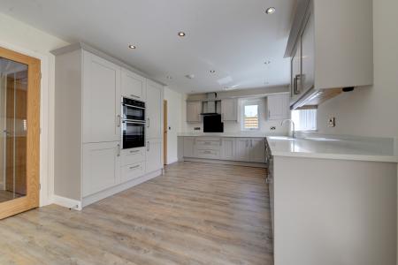 4 bedroom Detached house to let in Higher Raikes Drive, Skipton, BD23