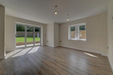 4 bedroom Detached house to let in Higher Raikes Drive, Skipton, BD23