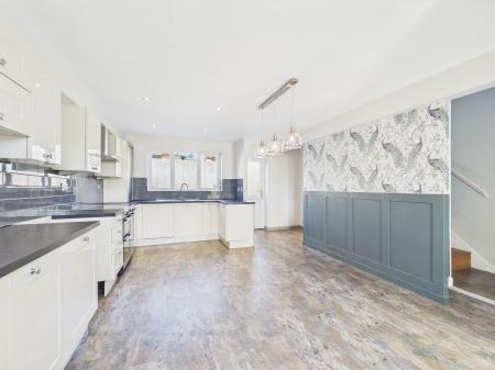 4 bedroom Semi-detached house to let in Hall Croft, Skipton, BD23