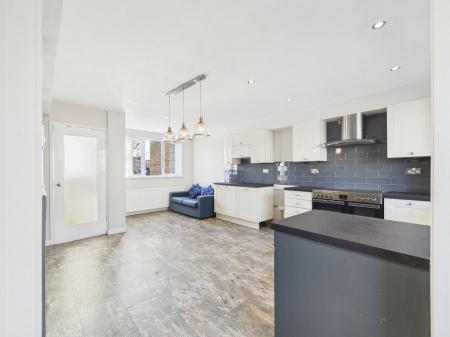 4 bedroom Semi-detached house to let in Hall Croft, Skipton, BD23