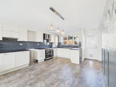 4 bedroom Semi-detached house to let in Hall Croft, Skipton, BD23
