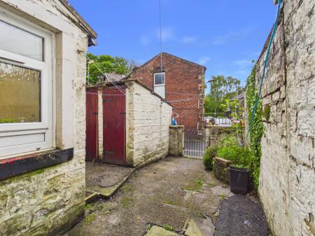 3 bedroom Terraced House to let in Victoria Road, Earby, BB18