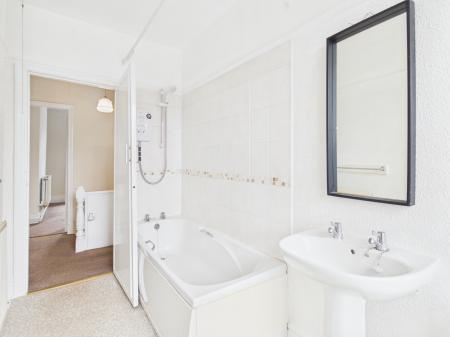 3 bedroom Terraced House to let in Victoria Road, Earby, BB18