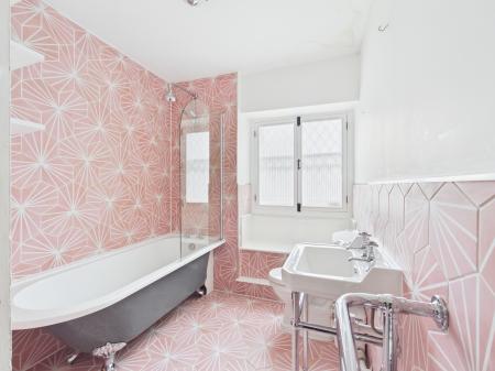 3 bedroom Flat to let in Water Street, Skipton, BD23