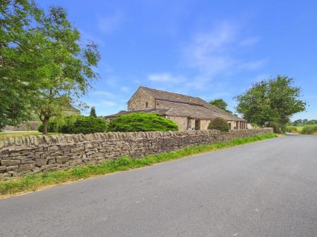 2 bedroom Cottage to let in Heslaker Lane, Carleton, BD23