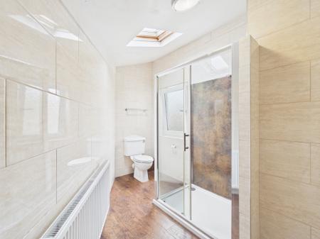 2 bedroom Flat to let in Main Street, Cross Hills, BD20
