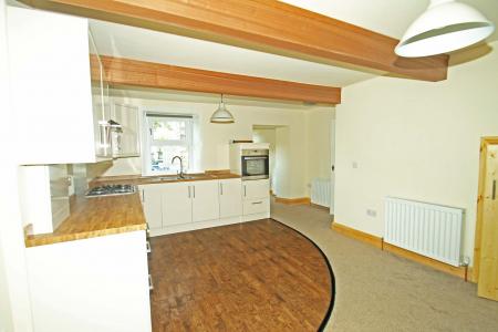 2 bedroom Flat to let in Main Street, Cross Hills, BD20