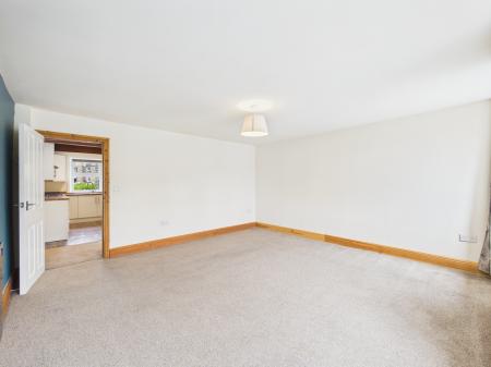 2 bedroom Flat to let in Main Street, Cross Hills, BD20