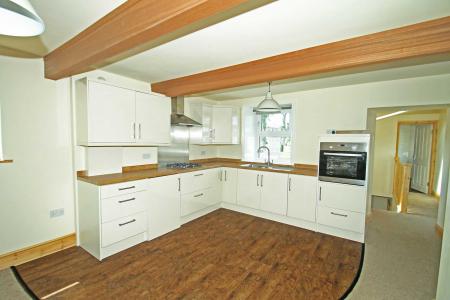 2 bedroom Flat to let in Main Street, Cross Hills, BD20