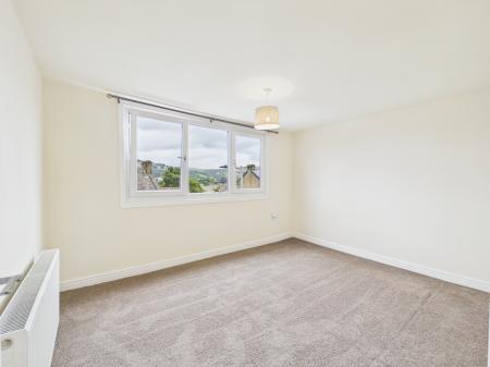 2 bedroom Flat to let in Main Street, Cross Hills, BD20