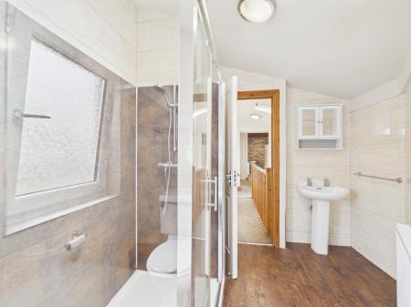 2 bedroom Flat to let in Main Street, Cross Hills, BD20
