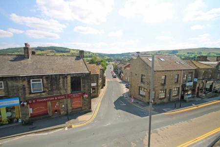 2 bedroom Flat to let in Main Street, Cross Hills, BD20