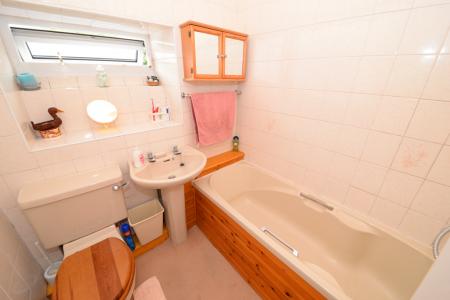 2 bedroom Terraced House to let in Hargreaves Street, Cross Hills, BD20