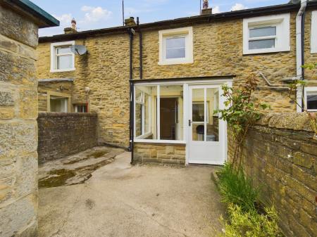 2 bedroom Cottage to let in West Road, Carleton, BD23
