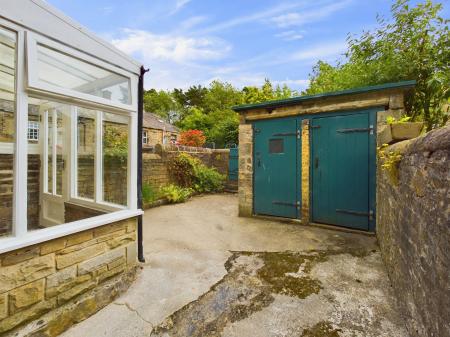 2 bedroom Cottage to let in West Road, Carleton, BD23