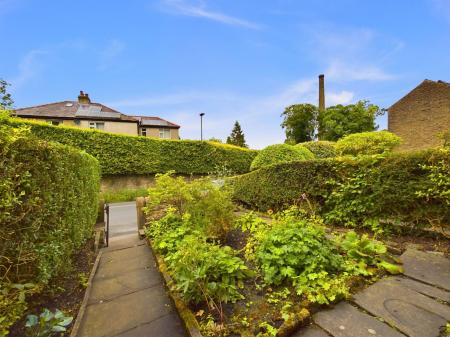 2 bedroom Cottage to let in West Road, Carleton, BD23