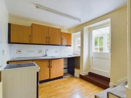 2 bedroom Cottage to let in West Road, Carleton, BD23