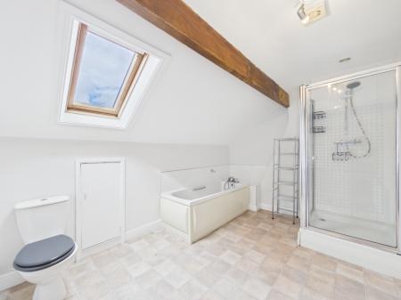 2 bedroom Flat to let in Church Street, Skipton, BD23