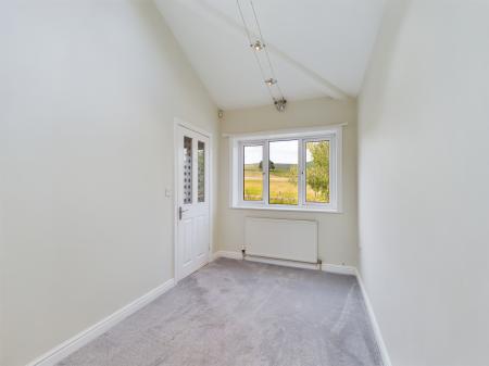 4 bedroom Semi-detached house to let in Brackenley Lane, Embsay, BD23