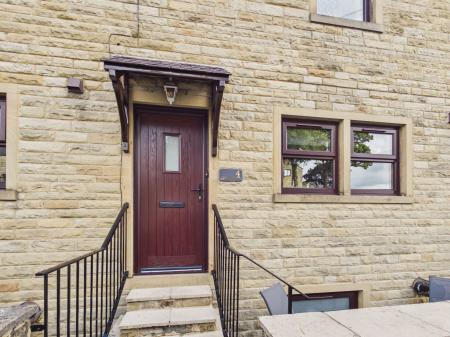 4 bedroom Town house to let in Crossley Place, Skipton, BD23