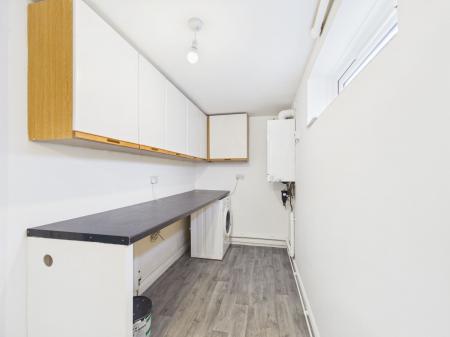 4 bedroom Town house to let in Crossley Place, Skipton, BD23