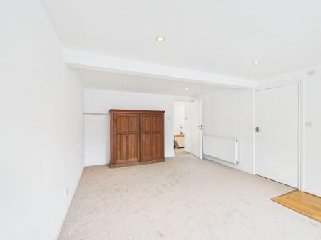 4 bedroom Town house to let in Crossley Place, Skipton, BD23