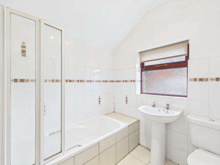 3 bedroom Terraced House to let in Victoria Road, Earby, BB18