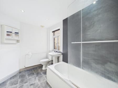 1 bedroom Flat to let in Main Street, Cross Hills, BD20