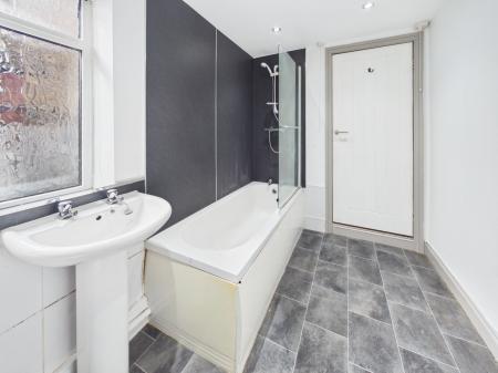 1 bedroom Flat to let in Main Street, Cross Hills, BD20