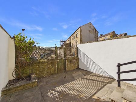 2 bedroom Terraced House to let in Castle Street, Skipton, BD23