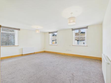 2 bedroom Flat to let in Church Street, Barnoldswick, BB18