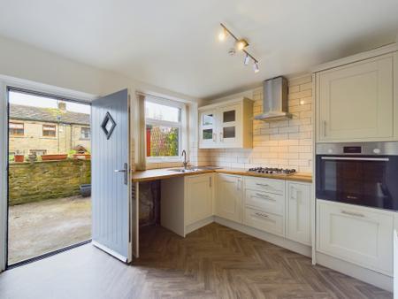 2 bedroom Terraced House to let in Thompson's Terrace, Carleton, BD23