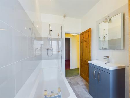 2 bedroom Terraced House to let in Thompson's Terrace, Carleton, BD23