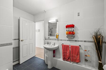 2 bedroom Flat for sale in Links Court, Langland, Swansea, SA3