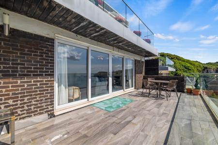 2 bedroom Flat for sale in Links Court, Langland, Swansea, SA3