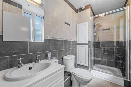 2 bedroom Flat for sale in Links Court, Langland, Swansea, SA3